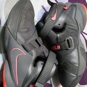 Boy's Nike LeBron soldier 9 size 5y